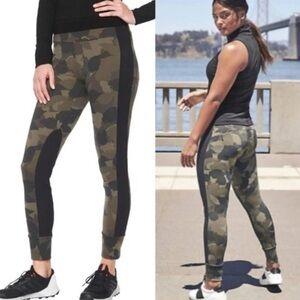 Athleta Essex Camo Hybrid Tight leggings Size S (#241)
